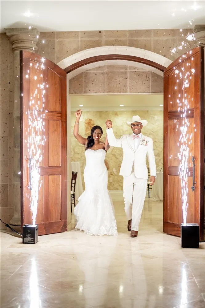 cold sparks wedding couple cowboy hat