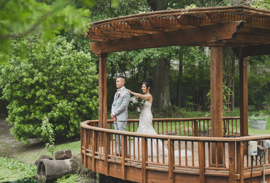 saluna aaron first look