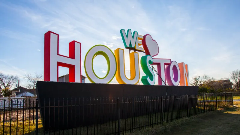 we heart houston no parking right next to sign